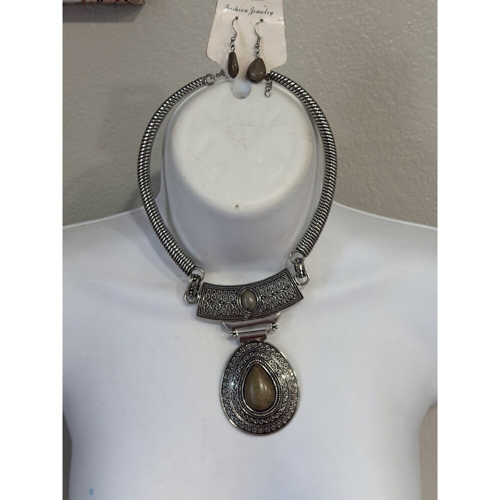 Vintage Paparazzi Prowling Prowess Silver Fashion Jewelry Necklace Set